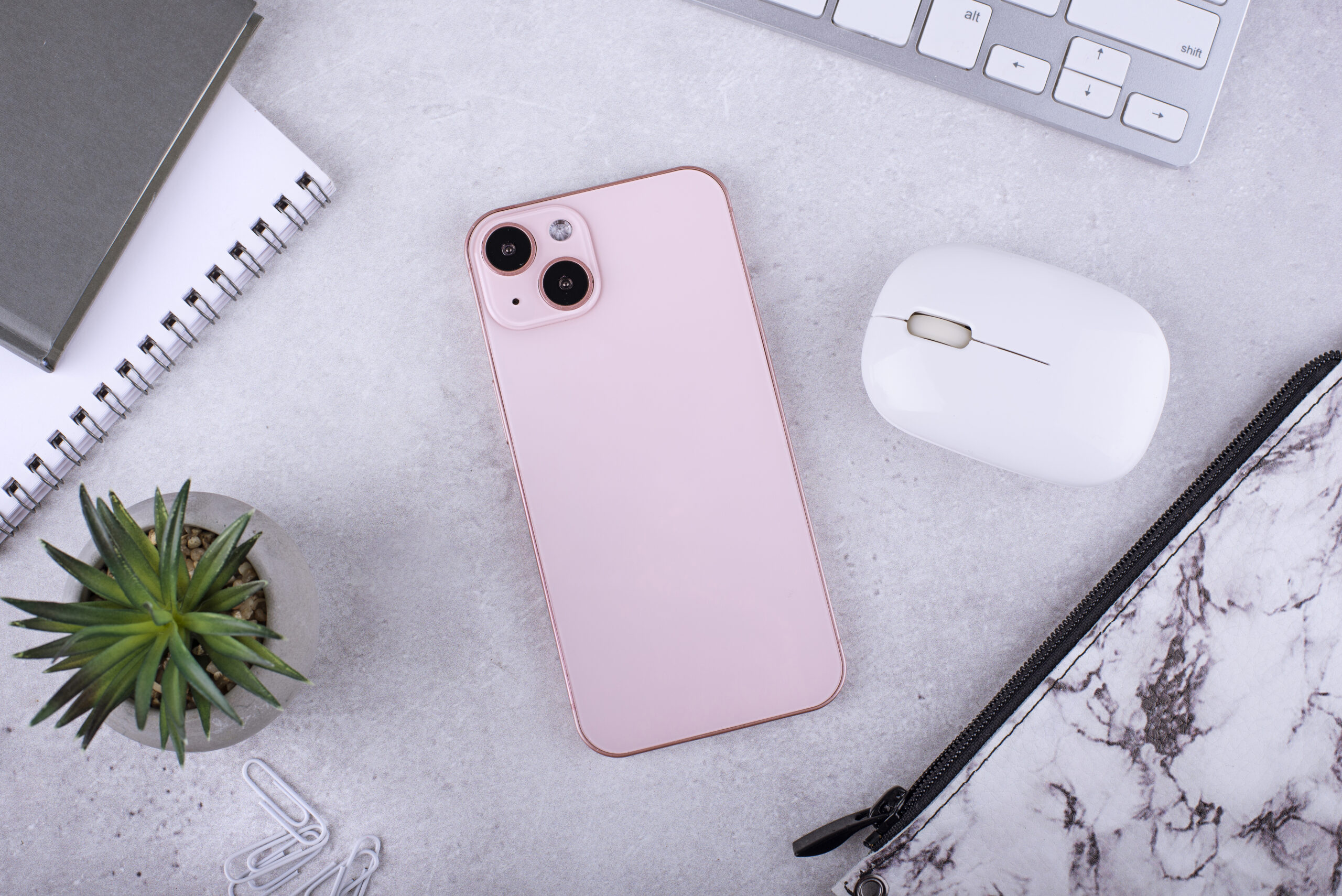 iPhone 15 vs Samsung Galaxy S24: битва флагманов 2024 года