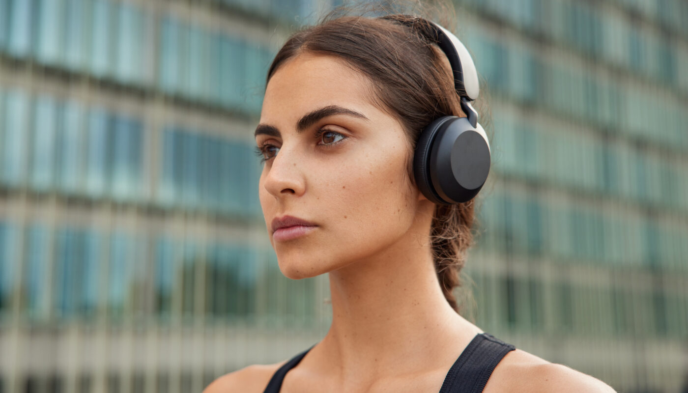 Как выбрать беспроводные наушники: гид без маркетинговой шелухи